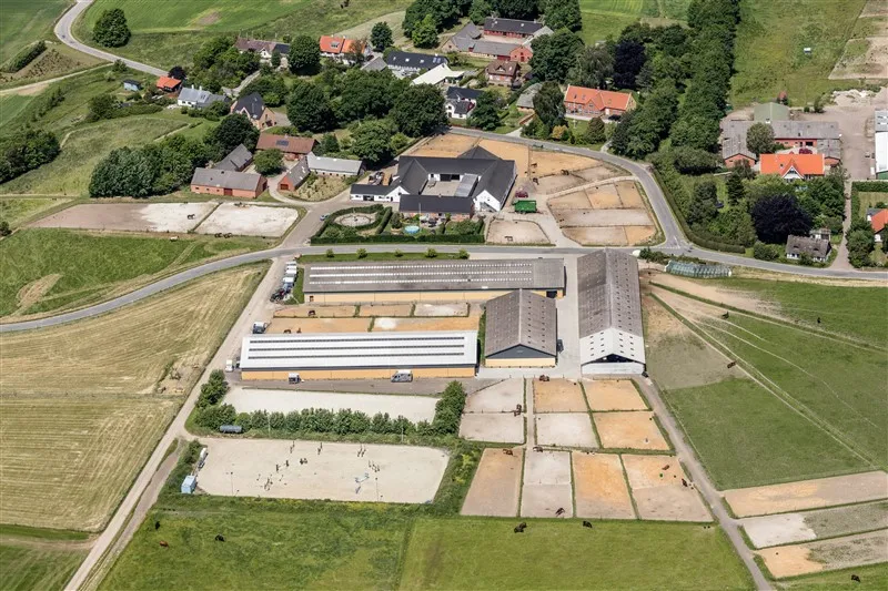 Vidvinkel luftfoto af Kirstinelund